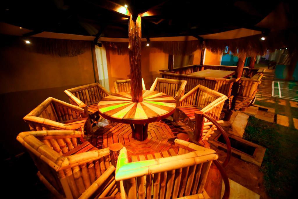 Hotel White House Anuradhapura Luaran gambar